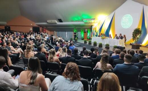 Formaturas do Ensino Médio e Curso Técnico em Agropecuária da Escola Técnica Bom Pastor foram realizadas no Centro de Eventos