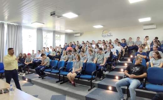 Palestras com Defensor Pblico e Nutricionista envolveram alunos do Ensino Mdio da Escola Tcnica Bom Pastor