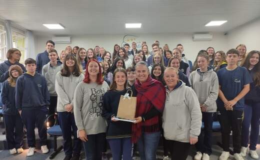 Estudante Maria Eduarda Spier palestrou sobre a importância da leitura para o Ensino Médio