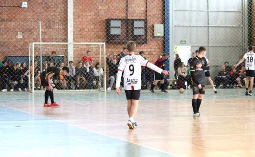 Campeonato interno de Futebol de Salo do Ensino Mdio contou com 12 equipes