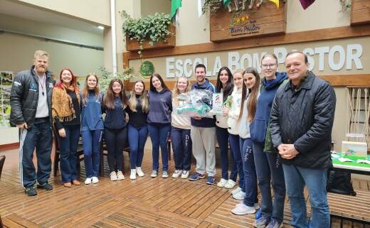 Equipe feminina da Escola Bom Pastor conquista 2º lugar inédito nos jogos estaduais de voleibol