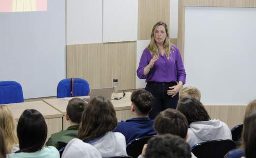 Advogada Priscila Ewald conversou sobre direitos fundamentais para 1s anos do Ensino Mdio
