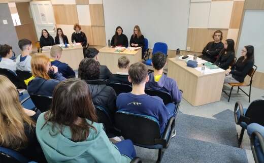 Estudantes do 2 ano do Ensino Mdio simularam julgamento baseado na obra Frankenstein