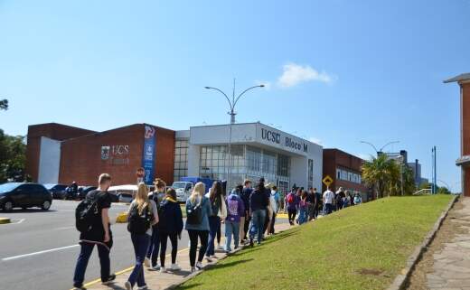 Estudantes do terceiro ano do Ensino Médio visitaram universidades