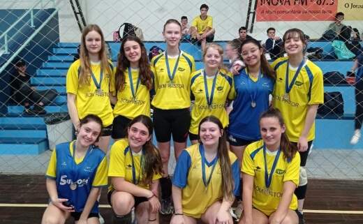 Vice campeãs do juvenil feminino