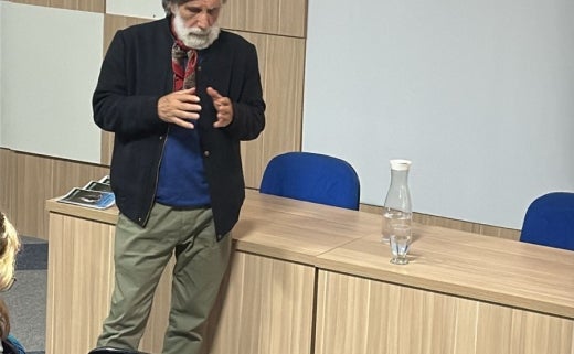 f4c2f51a-a594-4348-a7f4-899e84f4f1be